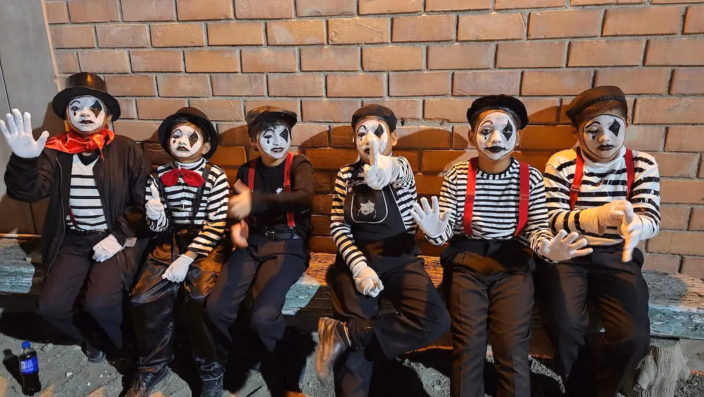 Estudiantes en el campus del Seminario