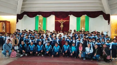 Paseo de los estudiantes, profesores y padres de familia del CNSV a Lima