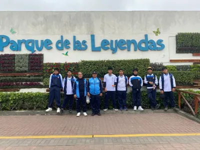 Alumnos y profesores del CNSV en el Parque de Las Leyendas